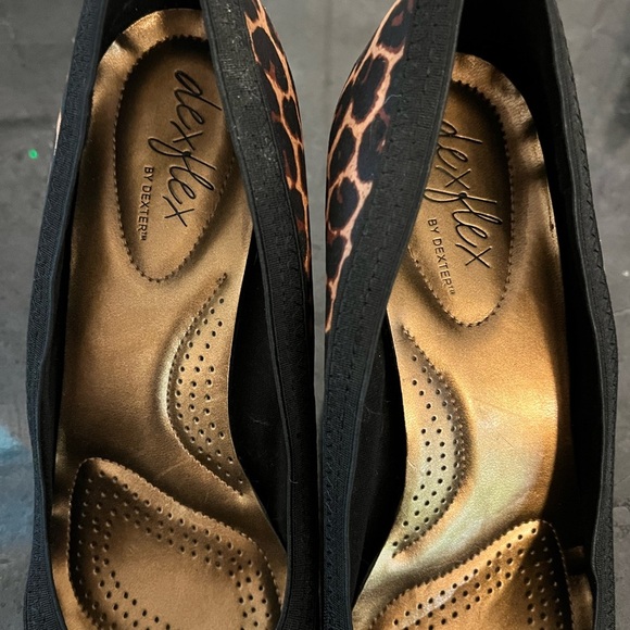 Elegant Leopard Print Heels with Black Cap Toe - Picture 2 of 5